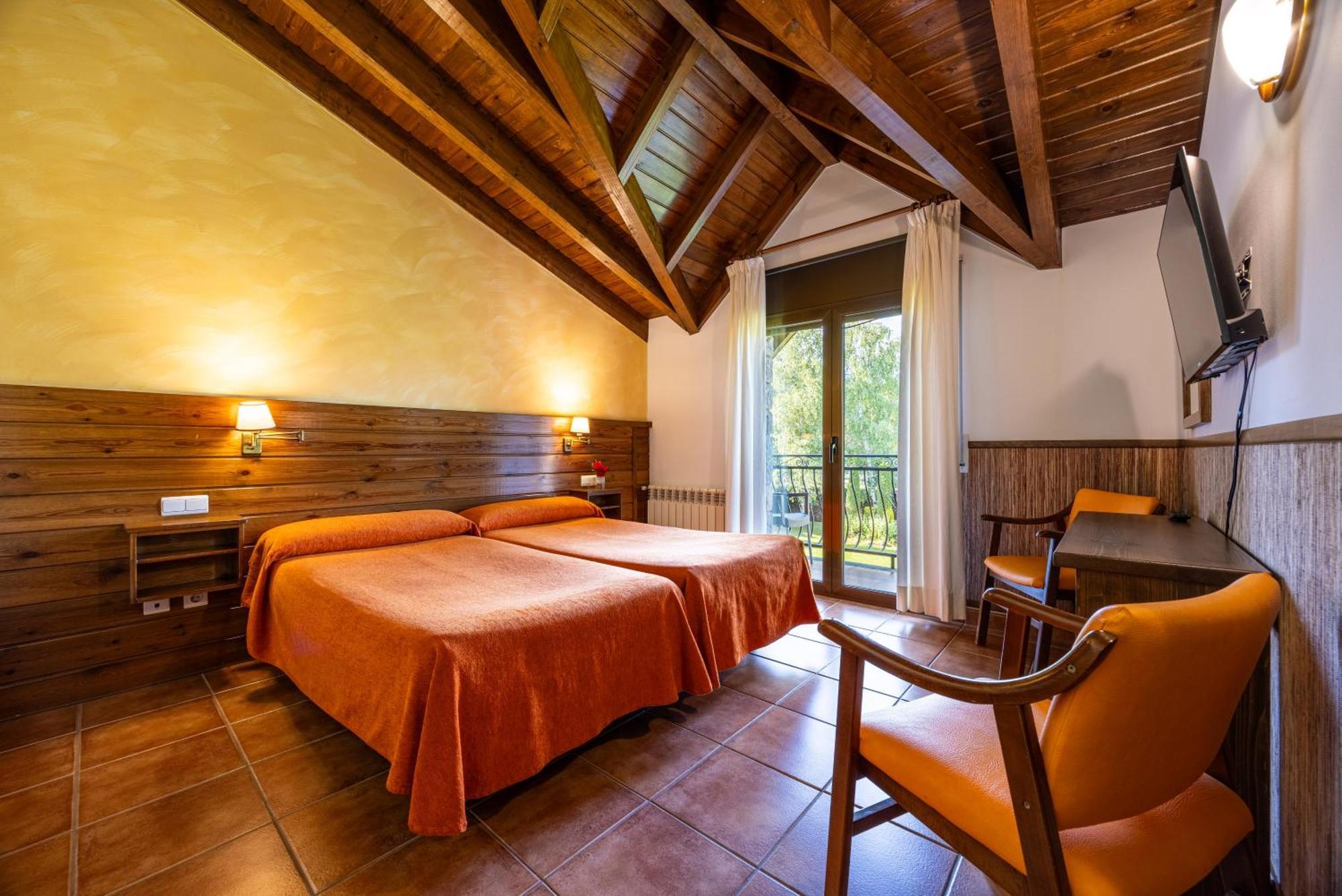 Hotel Pla Del Pi Prats I Sansor Luaran gambar